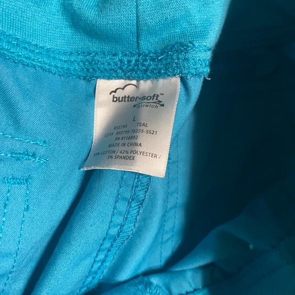 Uniform Advantage Blue Buttersoft Scrub Set - Picture 5 of 6